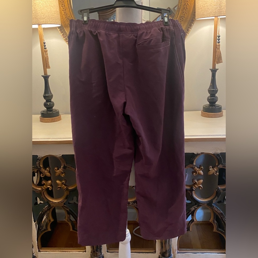 Reebok Plum Cropped Athletic Pants Women Small S Workout Yoga Gym Pockets Purple - Picture 3 of 3